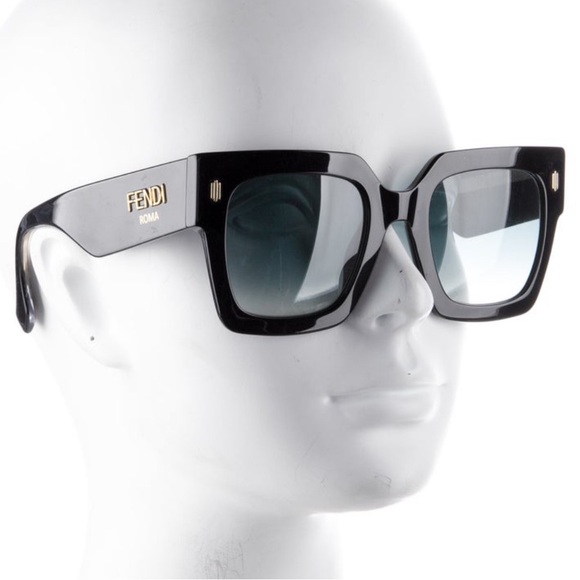 Fendi Black Gradient Square Oversized Sunglasses - Picture 1 of 12